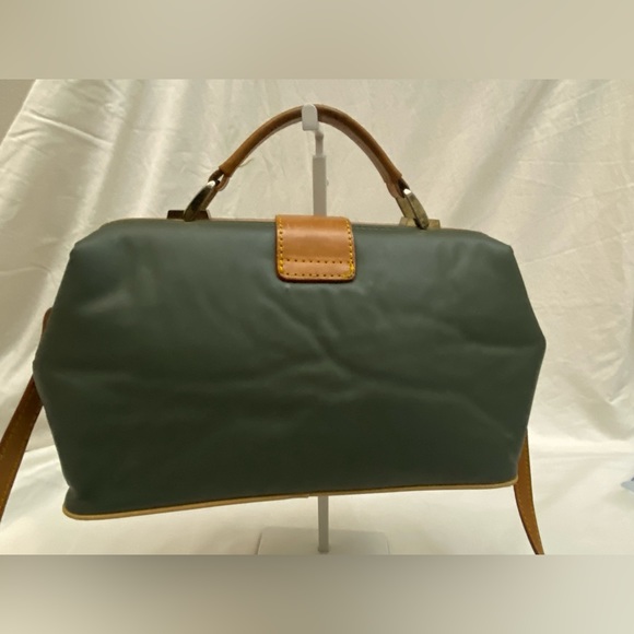 Hunting World Vintage Sage Green Frame Opening CrossBody or Top Handle Handbag. - Picture 3 of 8